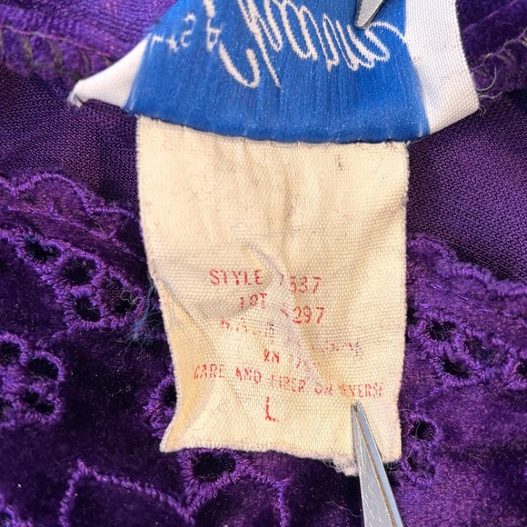 Vtg 1970s Purple Velvet Maxi Dress Lace Empire Whimsigoth USA Gown Robe - Picture 9 of 13